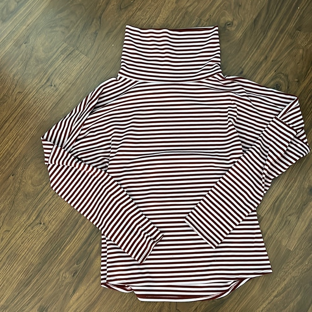 Stripped slightly crop long sleeve top